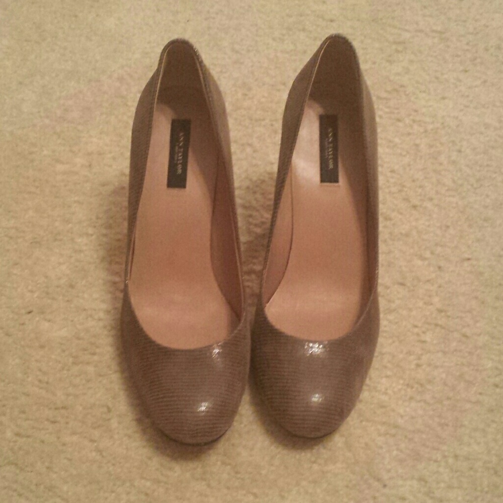 COPY - Nice pumps barely worn.